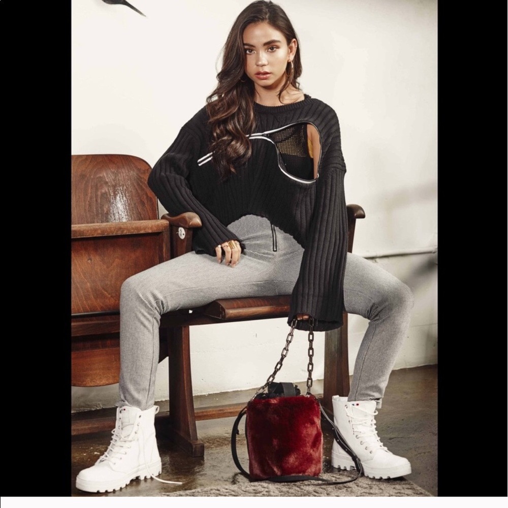 LF crop oversize zipper sweater